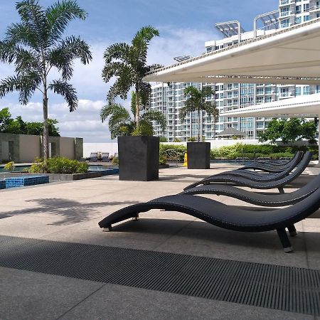 세부 Mactan Newtown With Sun Set And Garden View 아파트 호텔 외부 사진