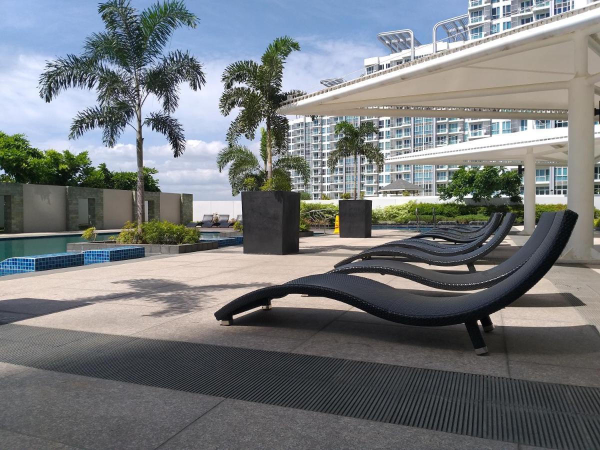 세부 Mactan Newtown With Sun Set And Garden View 아파트 호텔 외부 사진