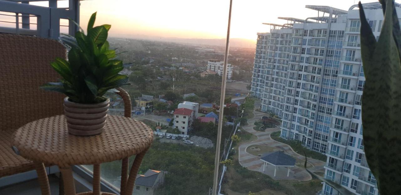 세부 Mactan Newtown With Sun Set And Garden View 아파트 호텔 외부 사진